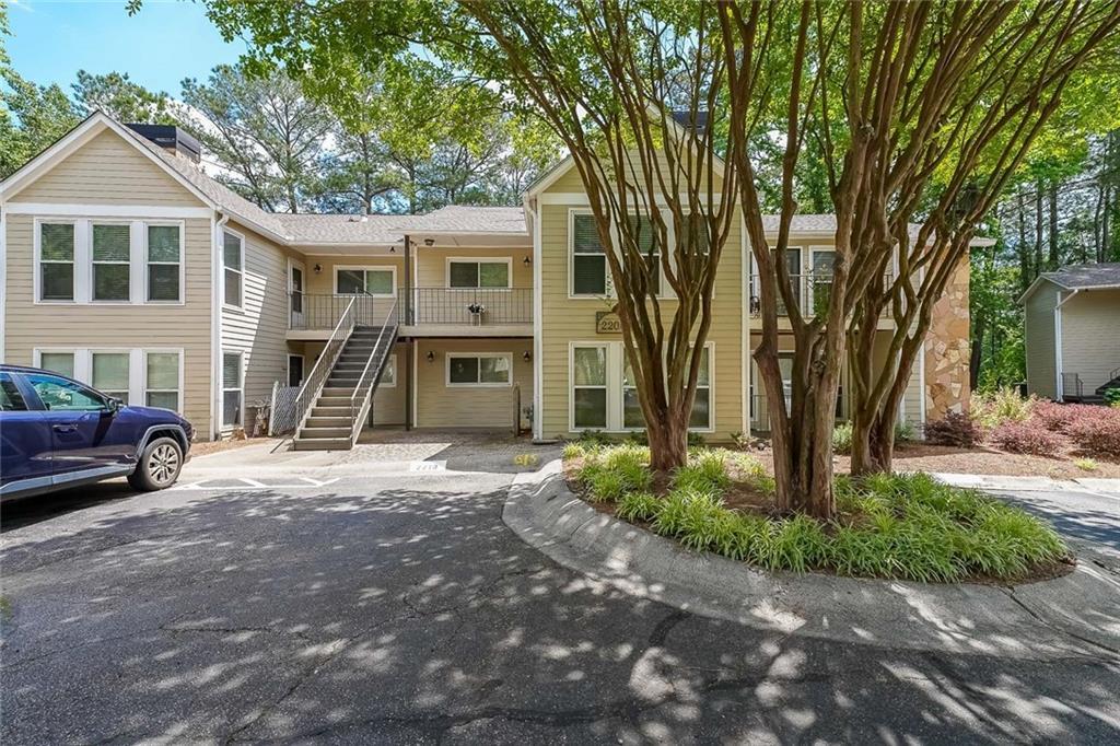 2214 Lake Pointe Cir., Roswell, GA 30075