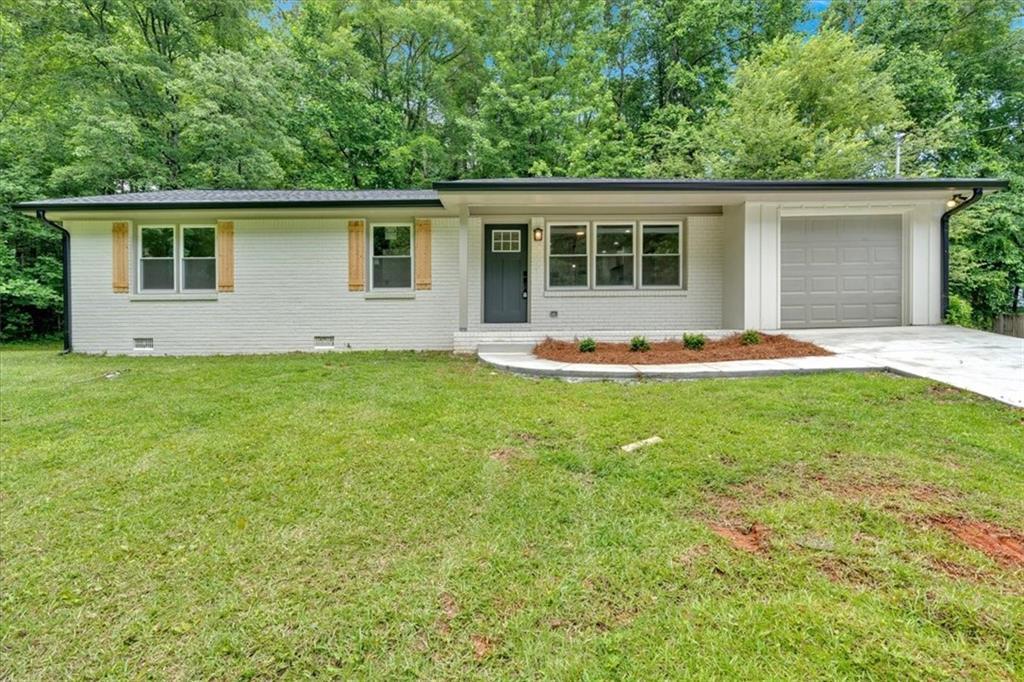 327 Marty Ln., Dallas, GA 30132
