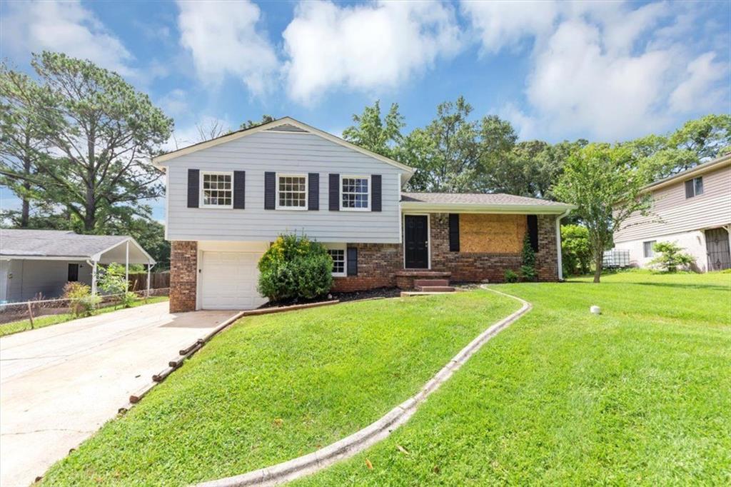 2767 Kathie Ln., Ellenwood, GA 30294