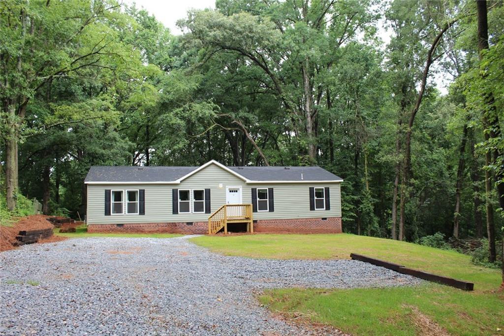 2713 Brays Lake Rd., Royston, GA 30662