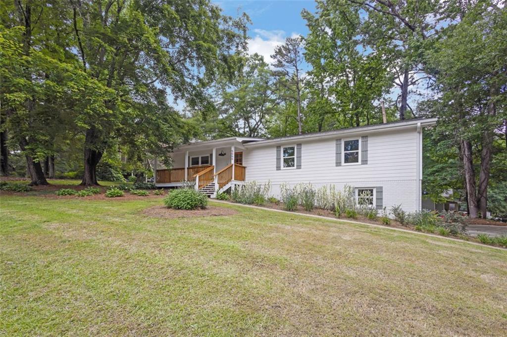 5666 Fawn Dr., Powder Springs, GA 30127