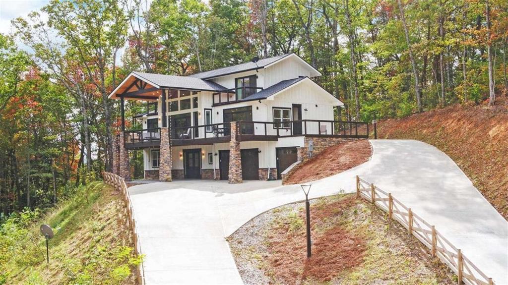 333 Favor Ln., Rabun Gap, GA 30568