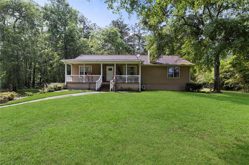 6 Water View Dr., Stockbridge, GA 30281