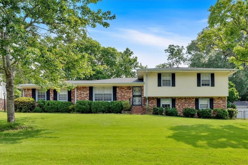 115 Creek Cir., Stockbridge, GA 30281