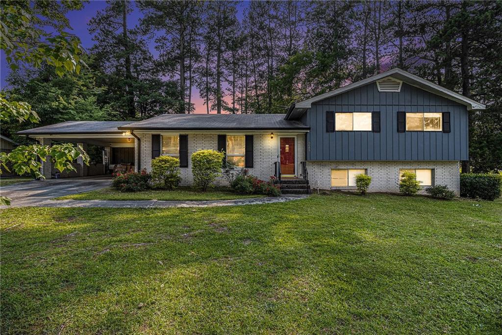 6085 Dunbritan Ln., Atlanta, GA 30349