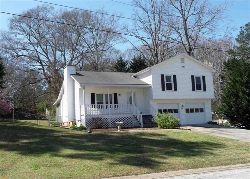620 Hunter Cove Ln, Loganville, GA 30052
