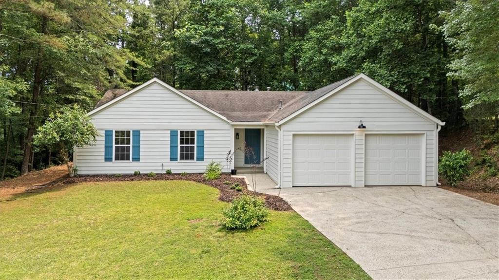 506 Bluff Ct., Woodstock, GA 30188