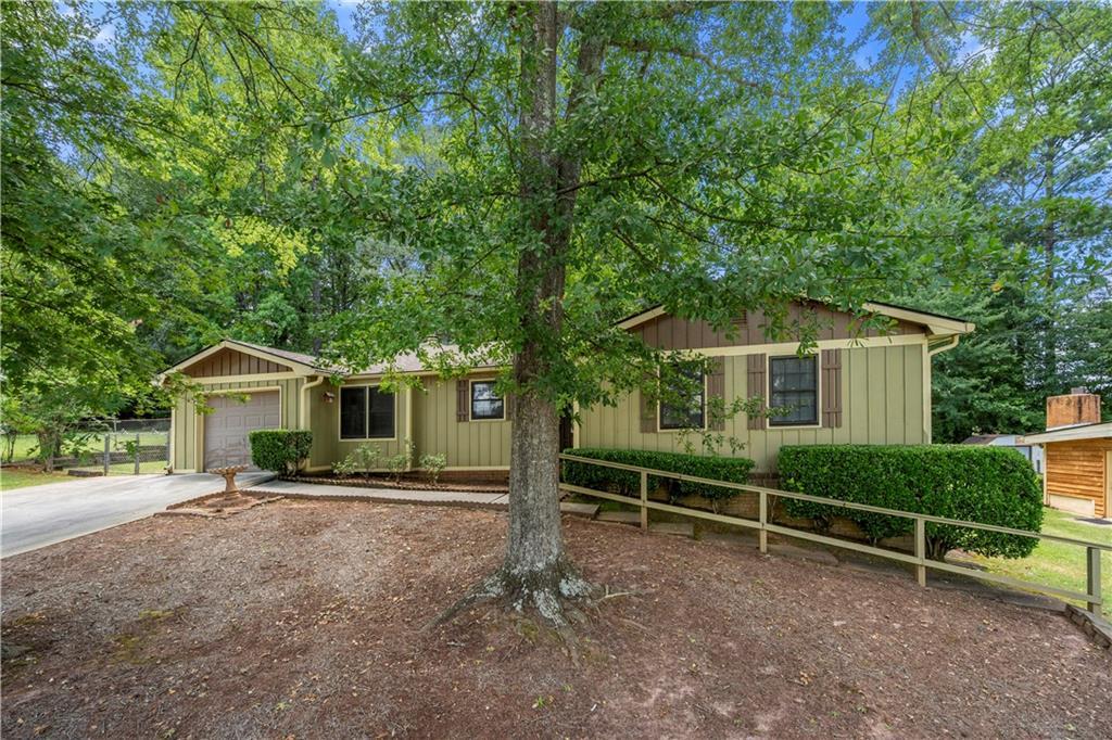6873 Browns Mill Lake Rd., Lithonia, GA 30038