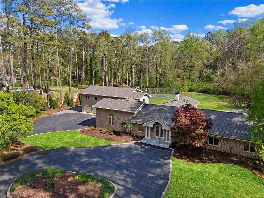 860 Crest Valley Dr., Sandy Springs, GA 30327