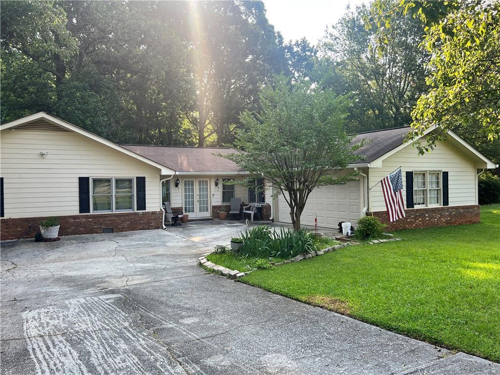 2194 Meadow Dr., Snellville, GA 30078