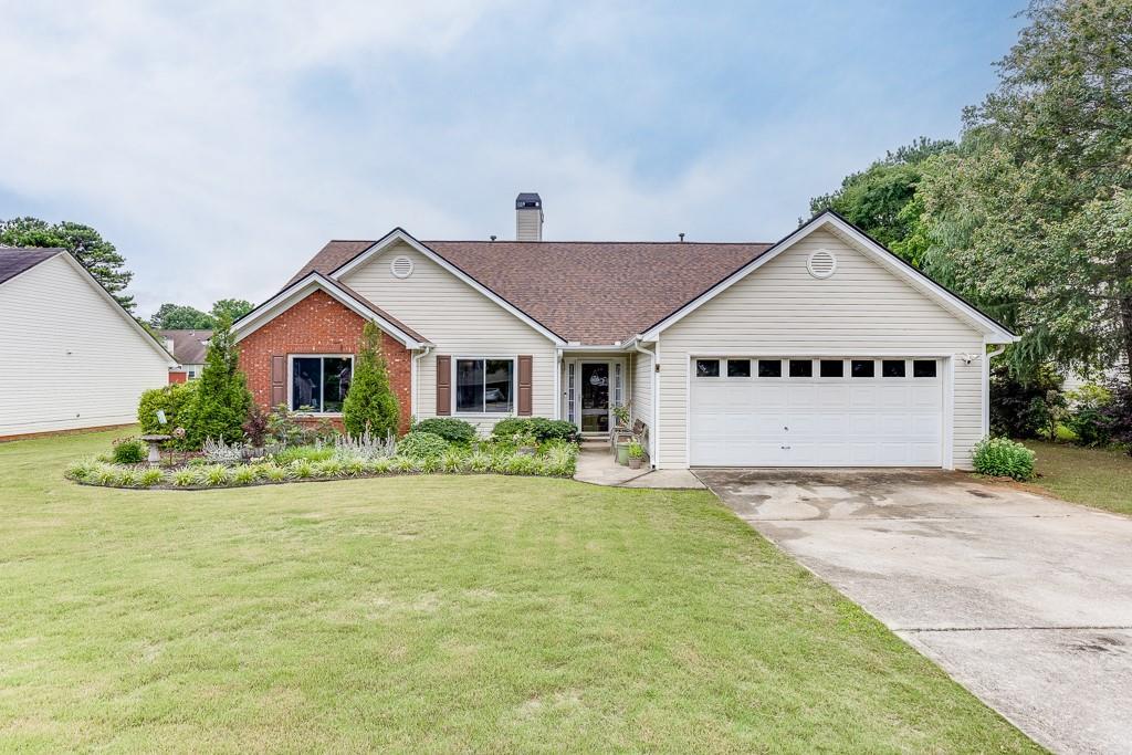992 Harbins Pass Dr., Dacula, GA 30019