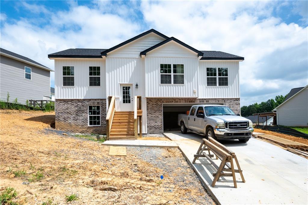 373 Lakecrest Cir., Calhoun, GA 30701