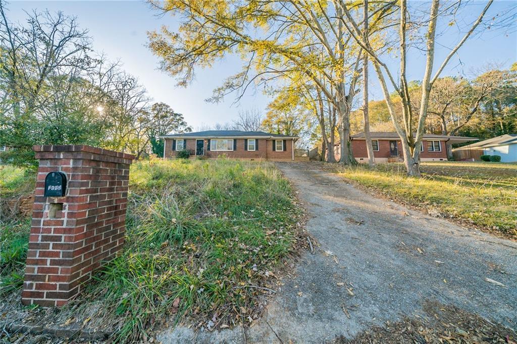 2693 Larkspur Dr., Atlanta, GA 30316