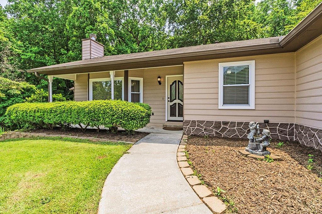 4655 Barnes Ct., Loganville, GA 30052