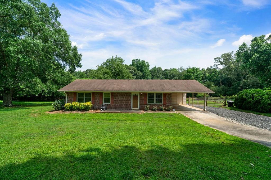 81 Laurie Ct., Hiram, GA 30141