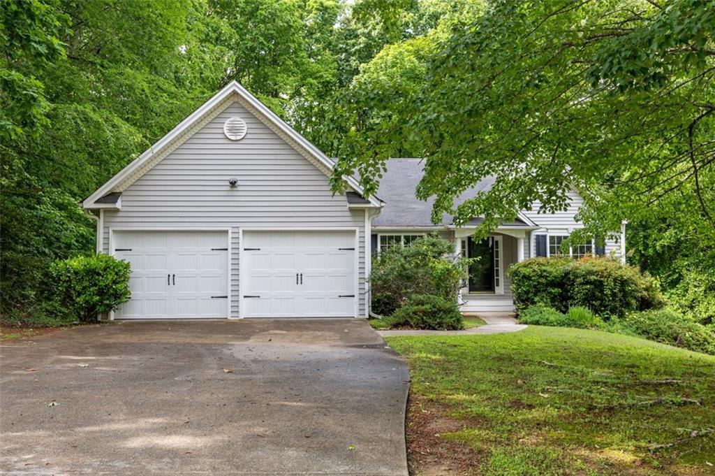 245 London Ln., Hiram, GA 30141