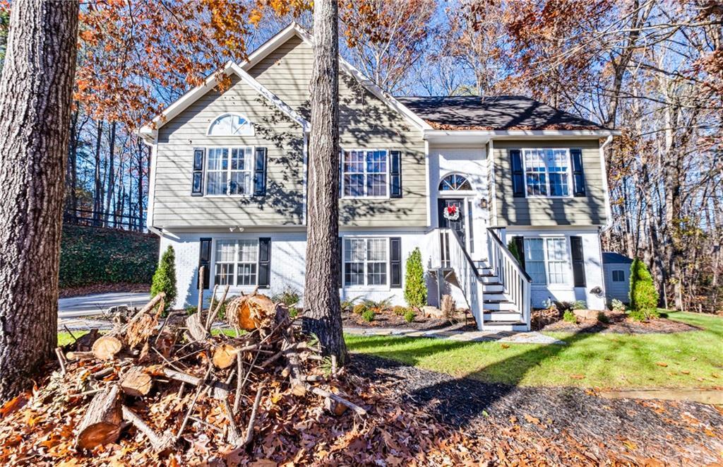 126 Laguna Springs Dr., Woodstock, GA 30188