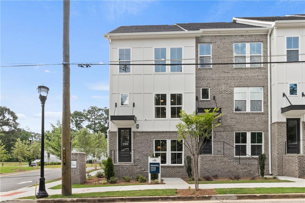 2577 Astaire Ct., Atlanta, GA 30318