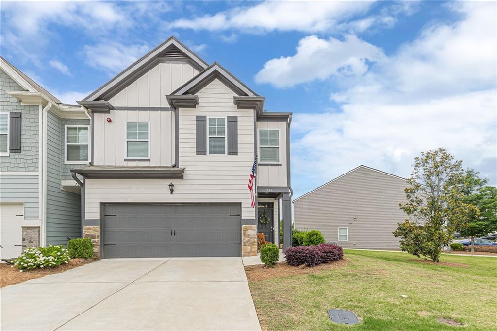 739 Woodstock Grove Dr., Woodstock, GA 30188