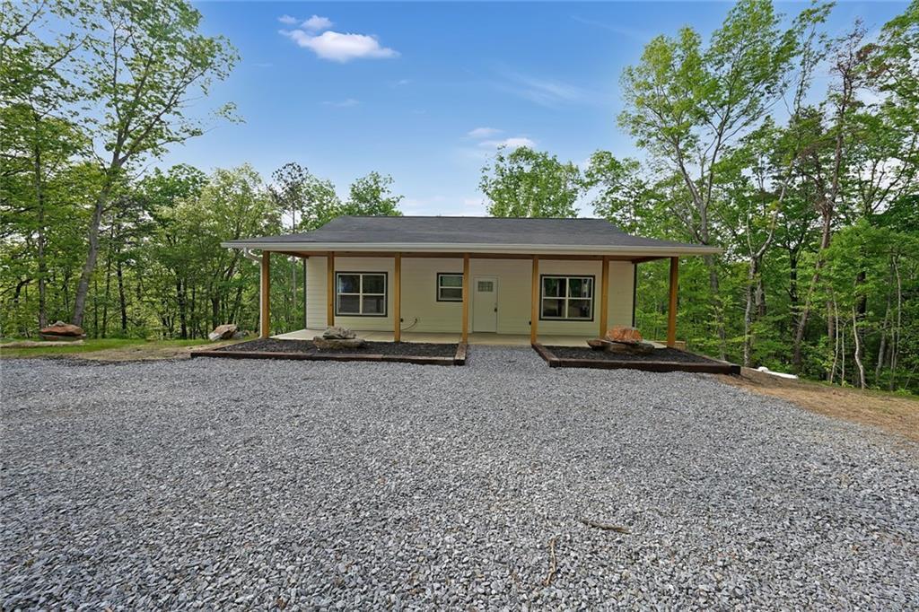 2562 Ravencliff Rd., Talking Rock, GA 30175