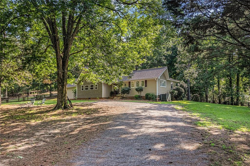 1281 Lawrence Rd., Molena, GA 30258