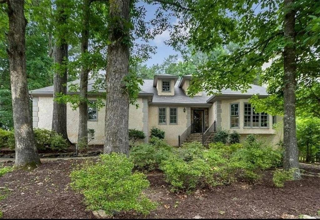 3261 Stonecreek Ct., Suwanee, GA 30024