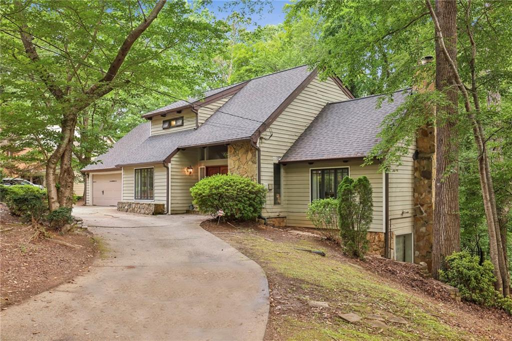 6100 Blackwater Tr., Atlanta, GA 30328