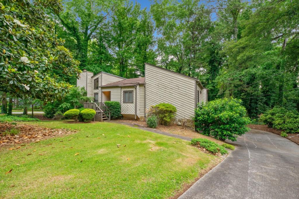 766 Lost Creek Cir., Stone Mountain, GA 30088