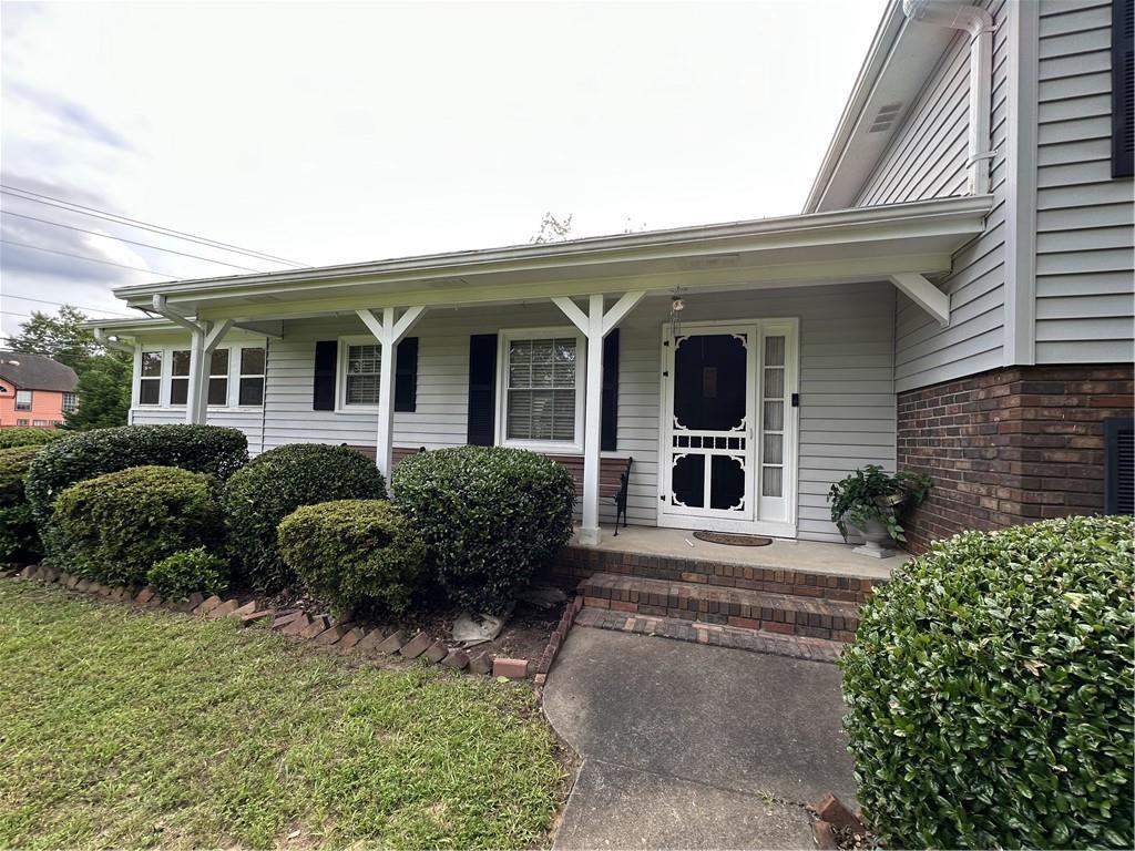 1610 Sprayberry Dr., Marietta, GA 30066
