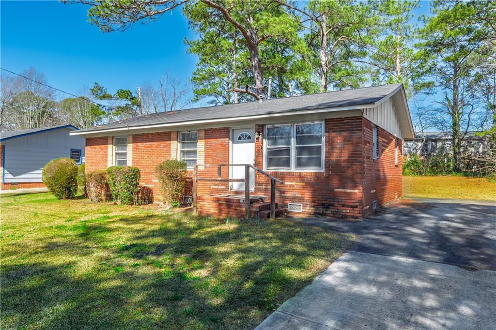 821 Charles Cir., Griffin, GA 30224