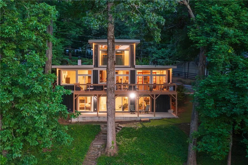 132 Lakeshore Dr., Roswell, GA 30075
