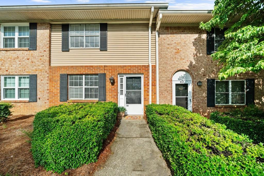 406 Northdale Ct., Lawrenceville, GA 30046