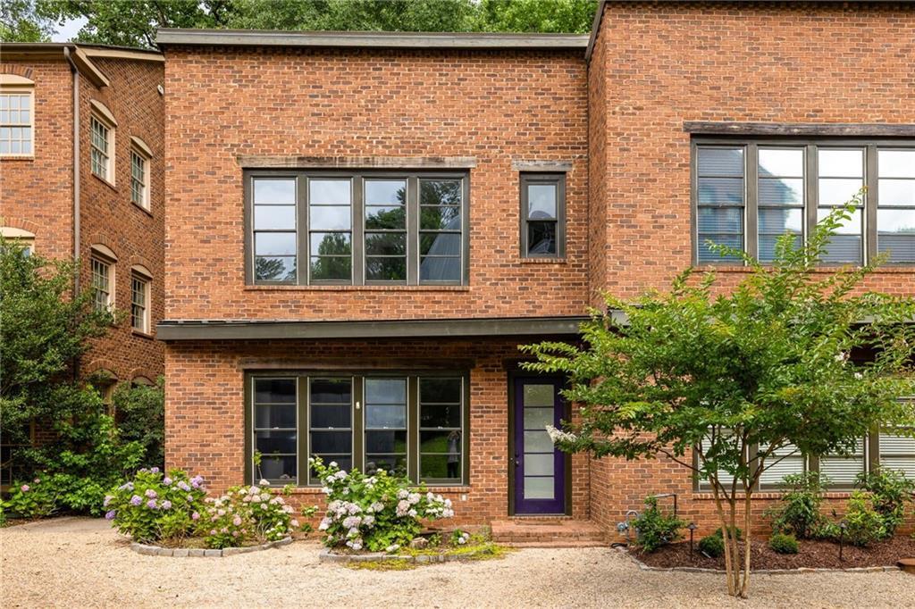 9071 Selborne Ln., Chattahoochee Hills, GA 30268