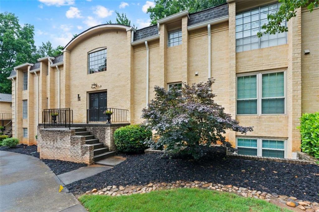 5400 Roswell Rd. #APT L6, Sandy Springs, GA 30342