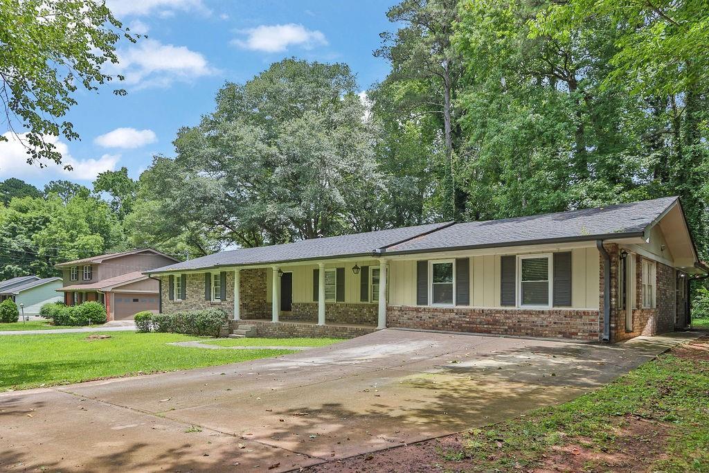 1724 Rhonda Ln., Stone Mountain, GA 30087