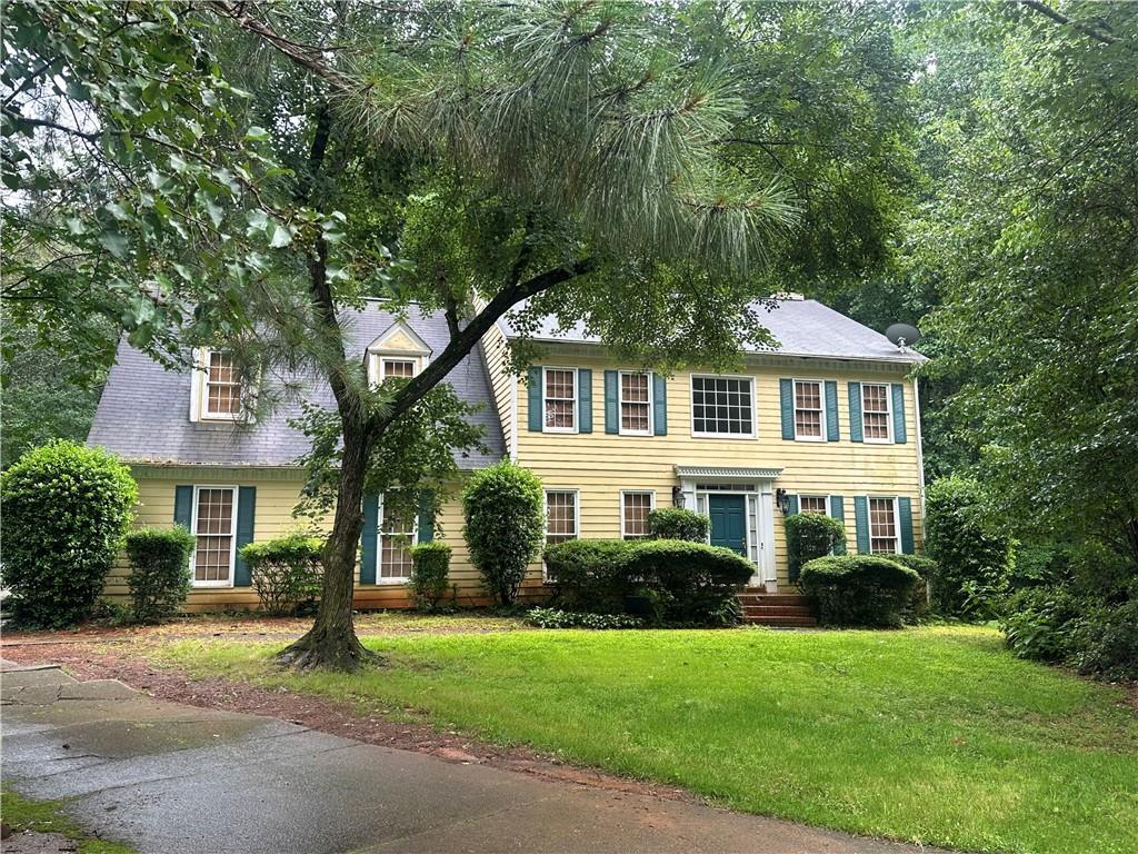 218 Oakmoor Ct., Lawrenceville, GA 30043