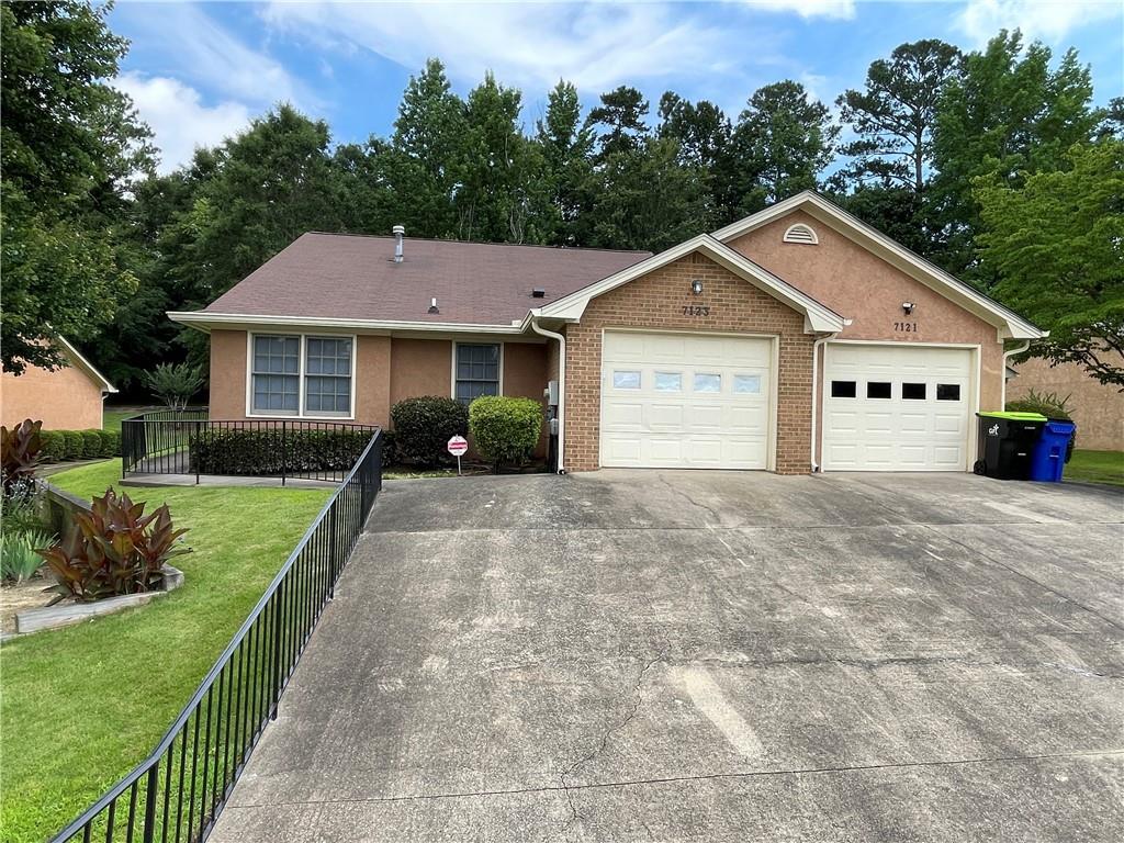 7123 Woodridge Ln., Union City, GA 30291