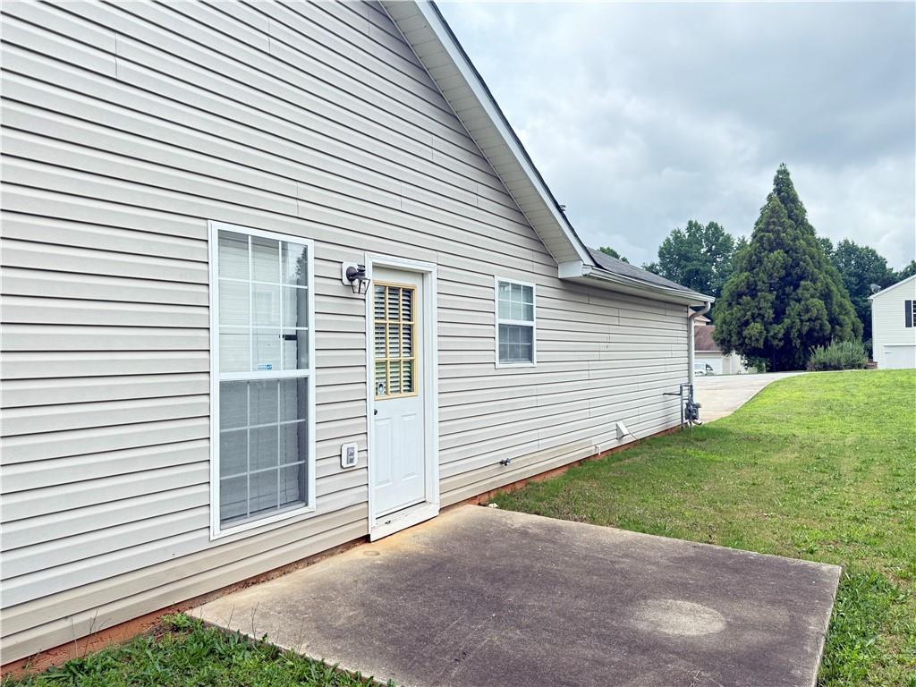 2658 Deann Dr., Ellenwood, GA 30294
