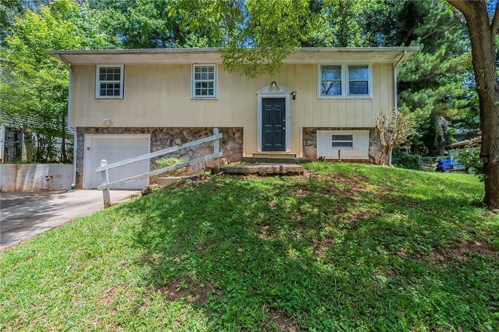 2242 Cherokee Valley Cir., Lithonia, GA 30058