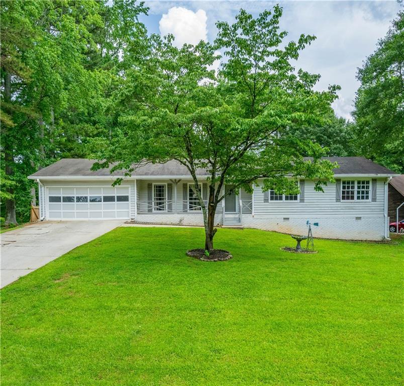 120 Lakeside Dr., Ellenwood, GA 30294