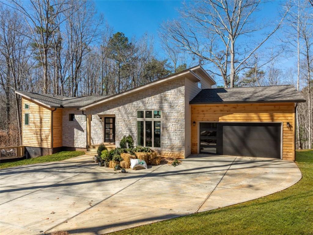 2140 Newport Dr., Ellijay, GA 30540