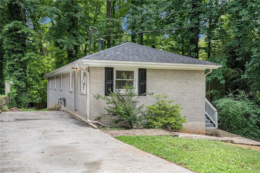 2721 Glenvalley Dr., Decatur, GA 30032