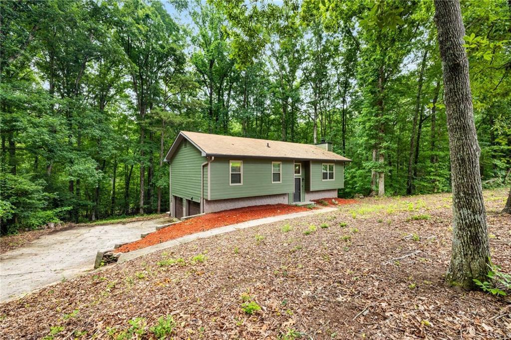3992 Joshua Ln., Douglasville, GA 30135