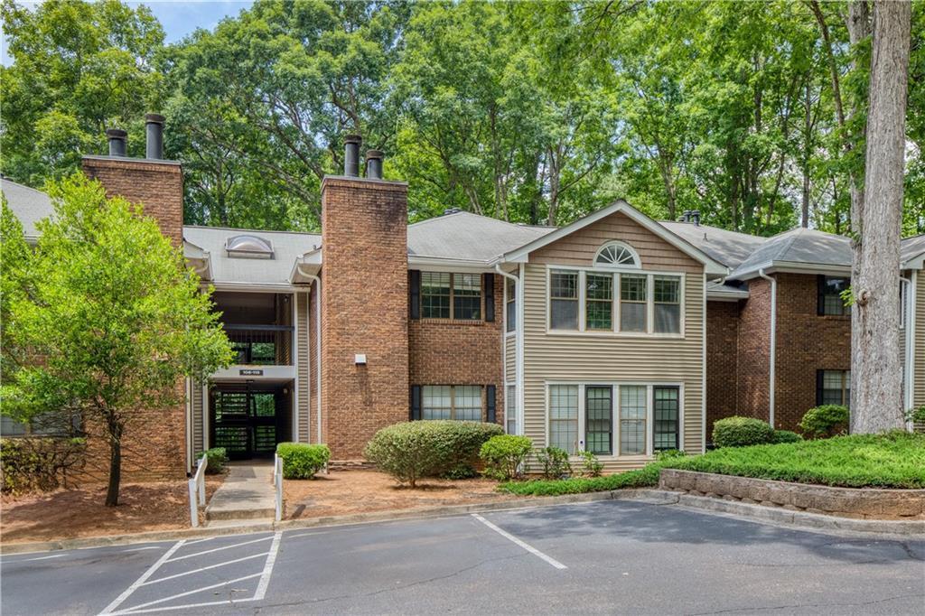107 Barrington Hills Dr., Atlanta, GA 30350