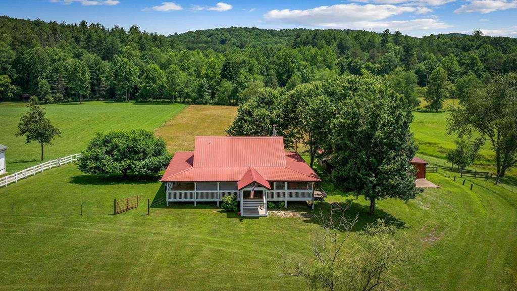 332 Night Ln., Epworth, GA 30541