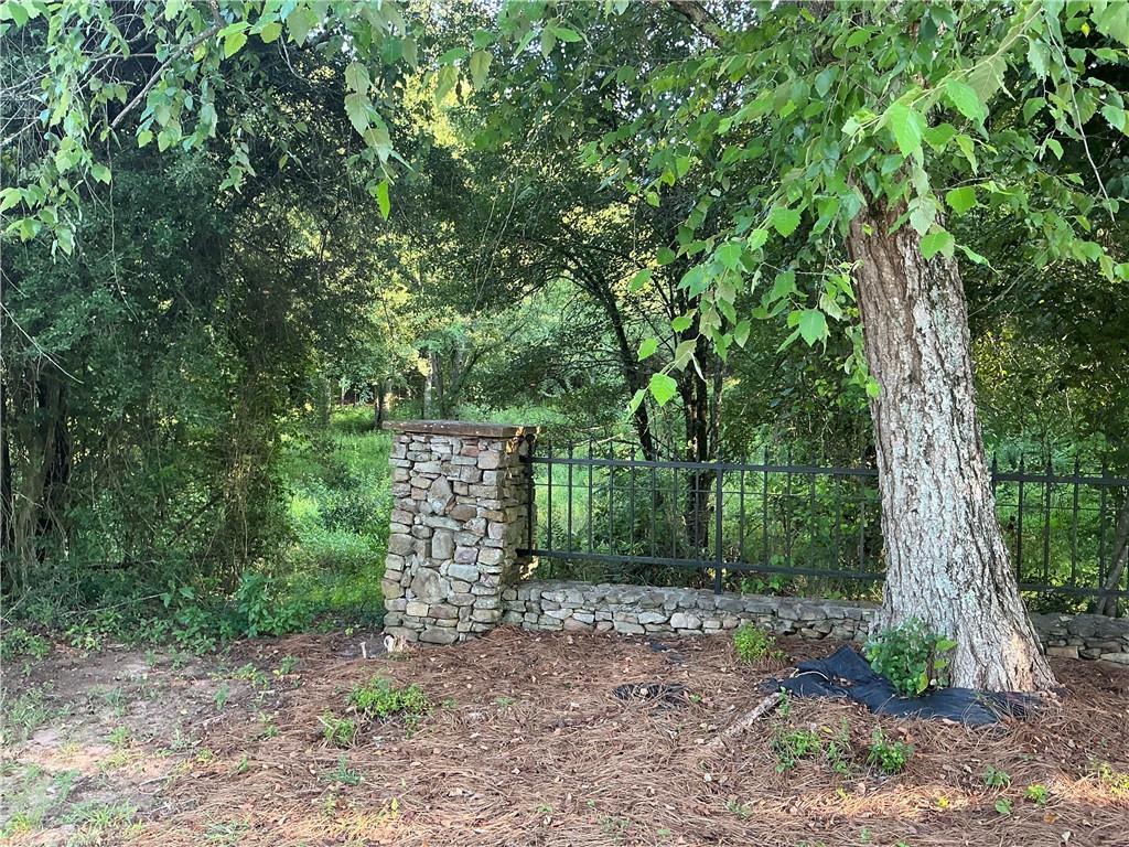 2466 Meredith Dr., Loganville, GA 30052