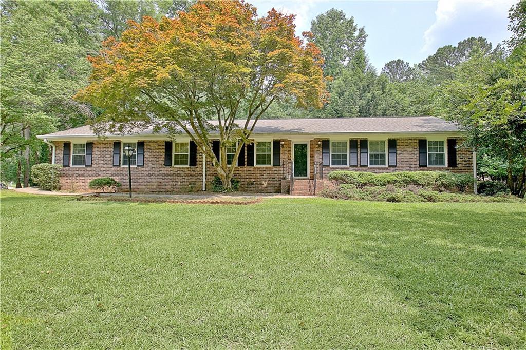 501 Bridlepath Ln., Peachtree City, GA 30269