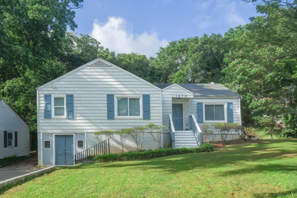 1279 Skyhaven Rd., Atlanta, GA 30316