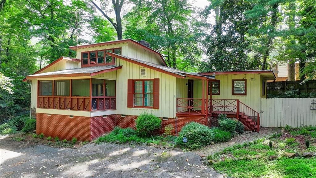 8805 Lake Dr., Snellville, GA 30039