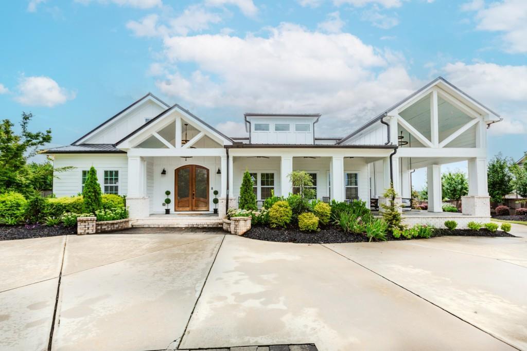 6044 Wade Orr Rd., Flowery Branch, GA 30542
